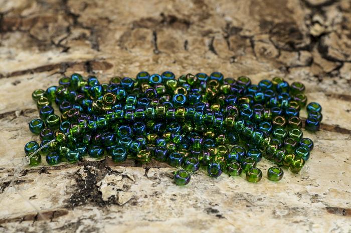 Seed Beads transparent rainbow 2,6 mm, Grn (20g)