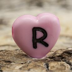 Bokstavspärla hjärtformad R 11x12 mm, Rosa (5st)