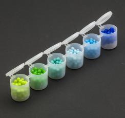 Pärlburkar med facetterade akrylpärlor 6 mm, Blå/Grönmix (6st)