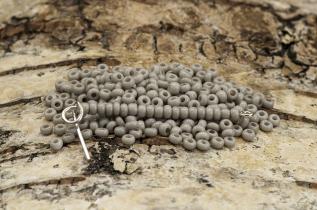 Seed Beads opak 2,6 mm, Ljusgrå (20g)
