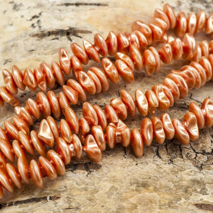 Glaspärla chip 7-8 mm, Korall (10g)