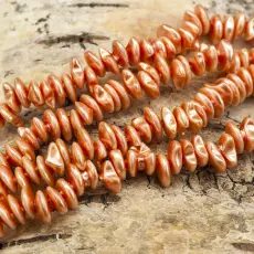 Glaspärla chip 7-8 mm, Korall (10g)