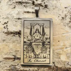 Hänge Tarot "The Chariot" i Rostfritt stål 24x46 mm (st)