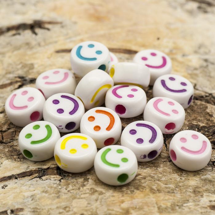 Akrylpärla Smiley 10 mm, Vit/Färgmix (25st)
