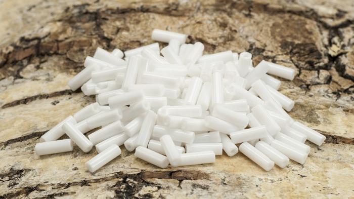 Bugle Beads opak 2x7 mm, Vit (20g)