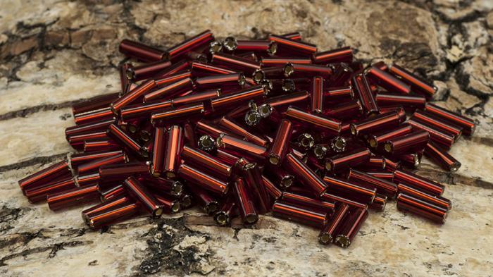 Bugle Beads silverlined 2x7 mm, Mörkröd (20g)