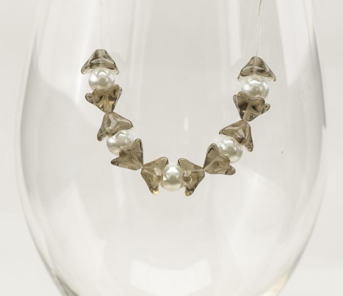Pärlhållare blommor glas 9x5 mm, Grå (10st)