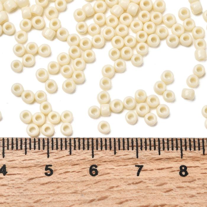 TOHO-pärlor runda 8/0, Opaque Light Beige (70st)