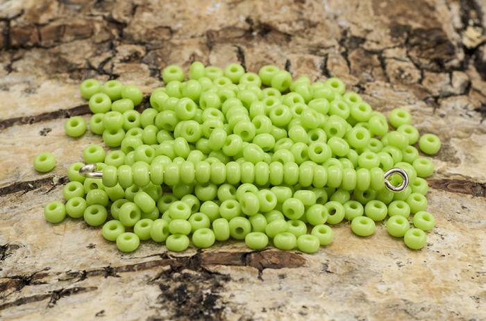 Seed Beads opak 2,6 mm, Ljusgrön (20g)