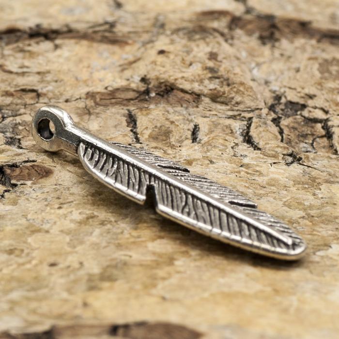 Berlock Fjäder 30x9 mm, Antiksilver (5st)
