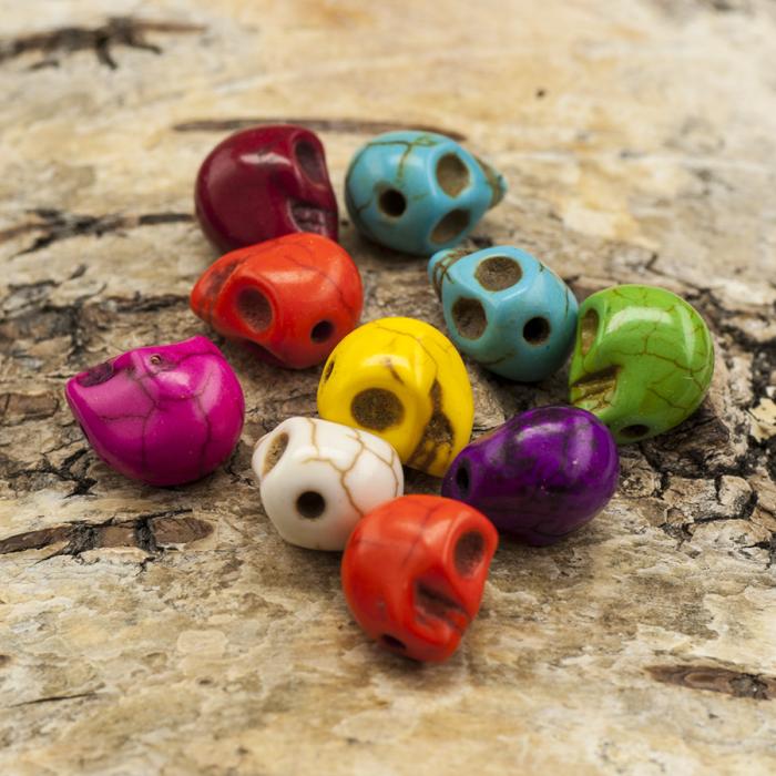Döskalle howlite 9x9 mm, Färgmix (10st)