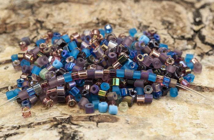 Bugle Beads Special 2x2 mm, Färgmix (10g)