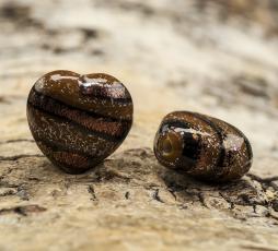 Glaspärla Hjärta 17x15 mm, Brun/Svart (st)