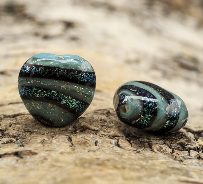Glaspärla Hjärta 17x15 mm, Ljusblå/Svart (st)