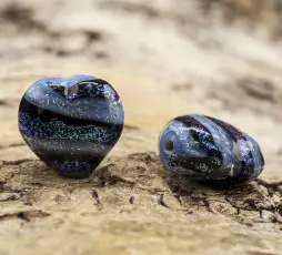 Glaspärla Hjärta 17x15 mm, Blålila/Svart (st)