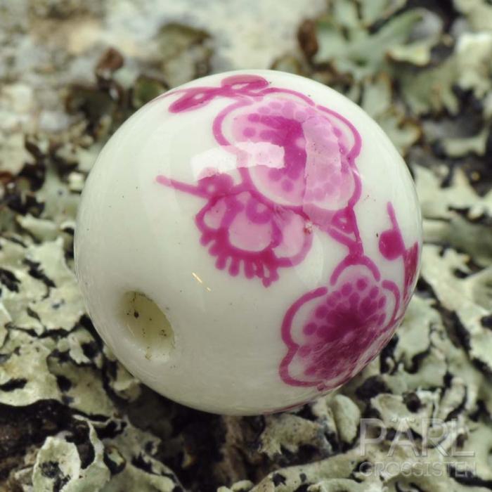 Porslinspärla 14 mm, Vit med vinröda blommor (st)