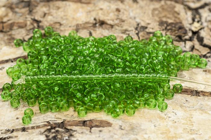 Seed Beads transparent 2,6 mm, Ljusgrön (20g)