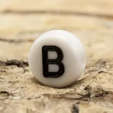 Bokstavspärla B 7 mm, Vit (25st)