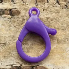 Karbinhake i plast 25x17 mm, Mörklila (2st)