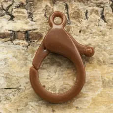 Karbinhake i plast 25x17 mm, Mörkbrun (2st)