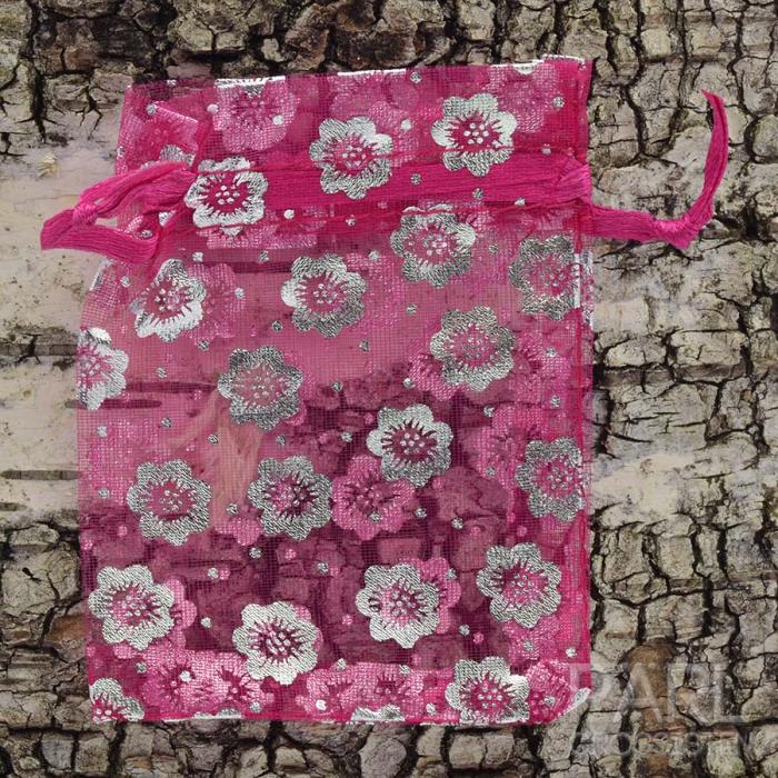 Tygpåse organza 9x7 cm, Fuchsia med silverblommor (st)