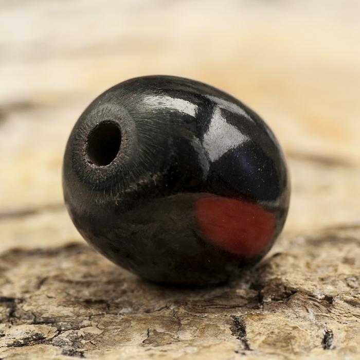 Träpärla 13x15 mm, Svart/Röd (5st)