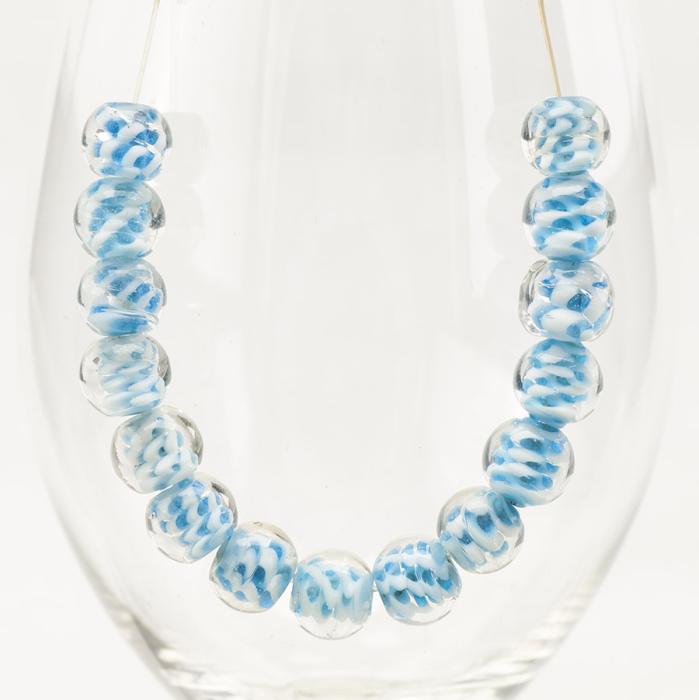 Glaspärla lampwork rund 10 mm, Blå/Vit (5st)