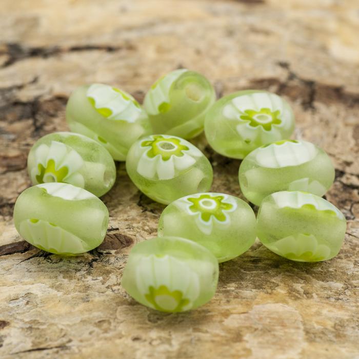 Glaspärla Lampwork Blomma 7x9 mm, Grön/Vit (10st)