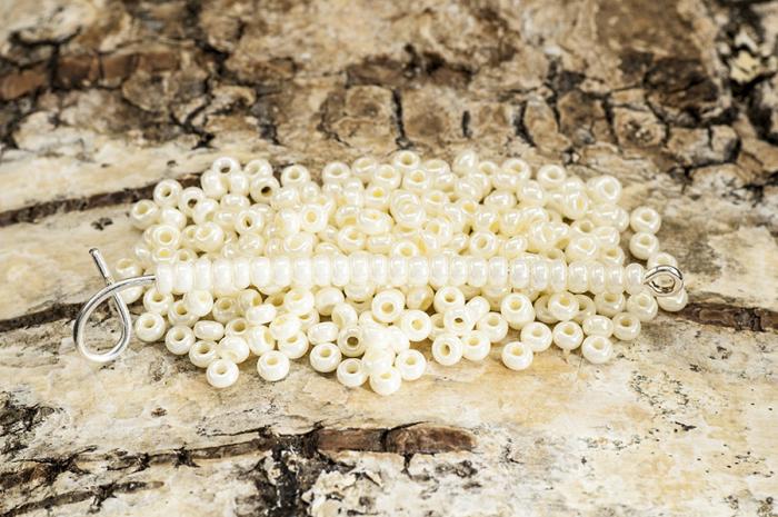 Seed Beads opak lustered 2,6 mm, Creme (20g)
