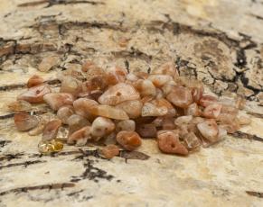 Karneol Chip 1-6 mm, Rödvit (ca 50st)