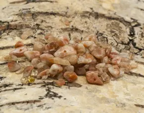 Karneol Chip 1-6 mm, R&ouml;dvit (ca 50st)