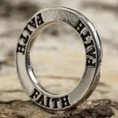 Budskapsring "Faith" 22 mm, Antiksilver (st)