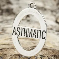 Berlock "ASTHMATIC" 33x23x1 mm, Antiksilver (st)