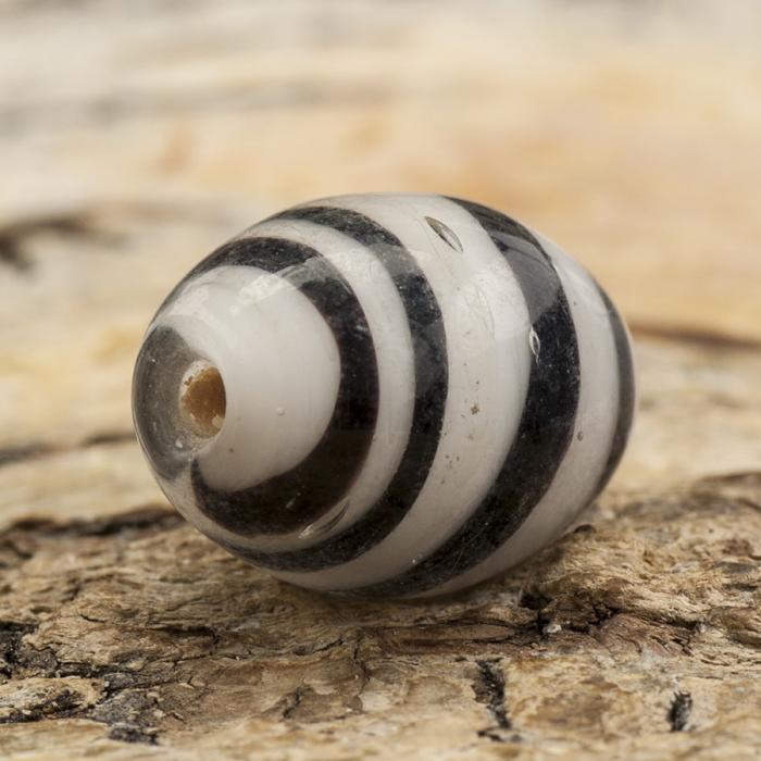 Oval glaspärla 12x15 mm, Vit/Svart (5st)