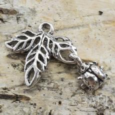 Berlock Löv med nyckelpiga 17x16 mm, Antiksilver (4st)