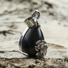 Berlock med ros 19x10 mm, Platinafärg/Svart (st)