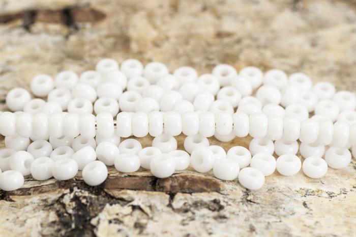 Seed Bead opak 2,6 mm, Vit (20g)