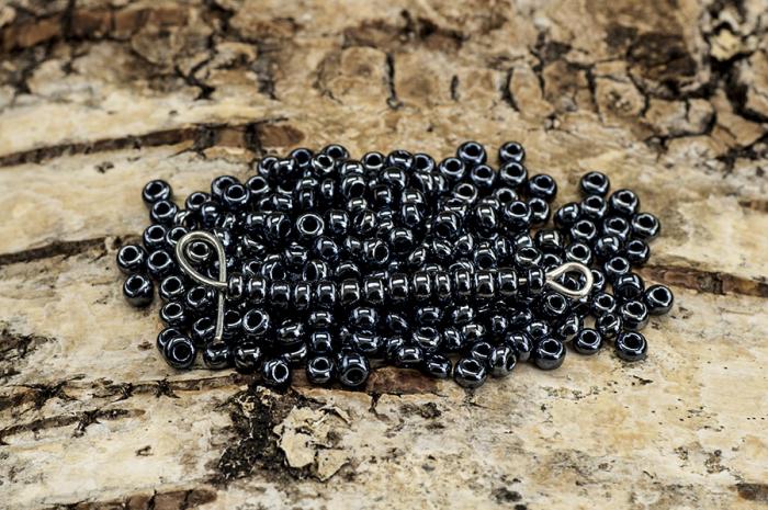 Seed Beads opak iris 2,6 mm, Svart (20g)