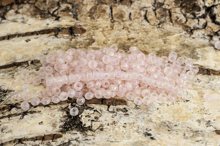 Seed Beads matt rainbow 2,3 mm, Ljusrosa (20g)