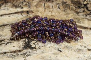 Seed Beads transparent rainbow 2,6 mm, Mörklila (20g)