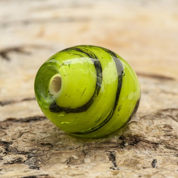 Oval glaspärla 12x15 mm, Grön/Svart (5st)