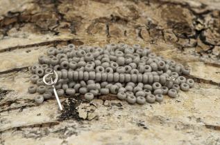 Seed Beads opak 2,6 mm, Ljusgrå (20g)