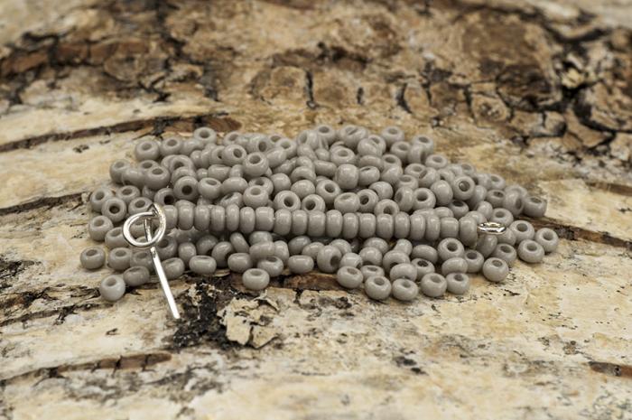 Seed Beads opak 2,6 mm, Ljusgrå (20g)