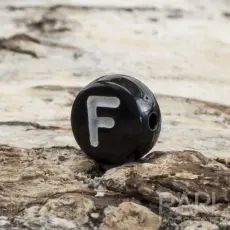 Bokstavspärla F 7 mm, Svart (25st)