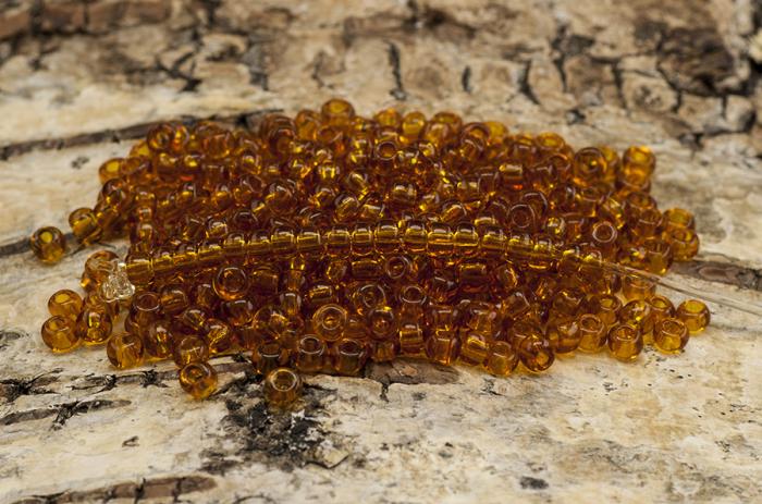 Seed Beads transparent 2,6 mm, Mörk Bärnsten (20g)