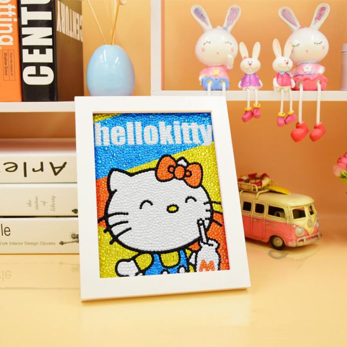 Diamond Painting med ram, Hello Kitty dricker mjölk