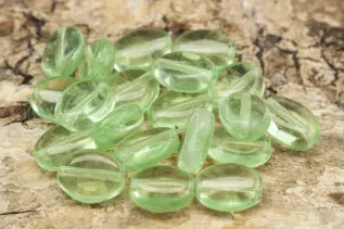 Oval glaspärla 6x8 mm, Grön (20st)
