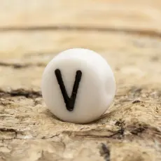 Bokstavspärla V 7 mm, Vit (25st)
