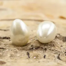 Vaxad glaspärla Droppe 9x7 mm, Gräddvit (10st)