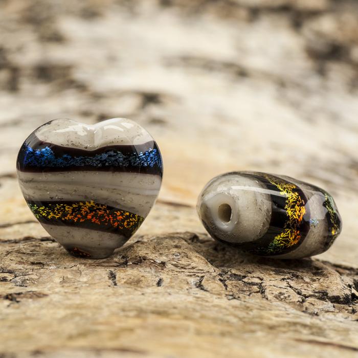 Glaspärla Hjärta 17x15 mm, Vit/Svart (st)